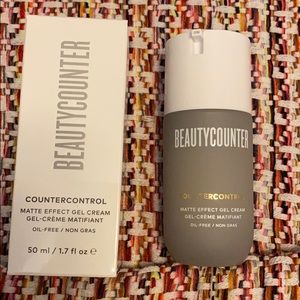 Matte effect gel cream beautycounter